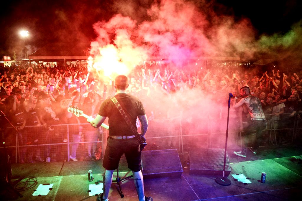unantastbar spreewald rock festival drachhausen live stadion brennt